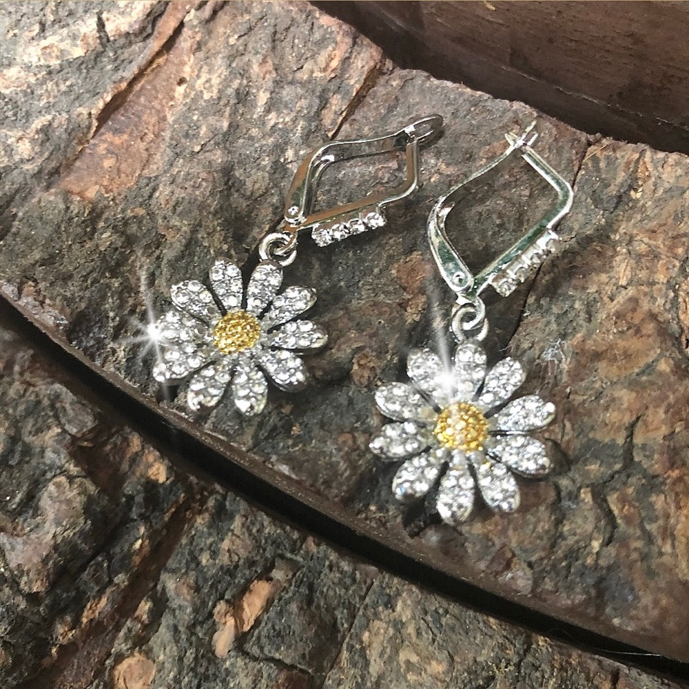 Dainty Daisy - Earrings